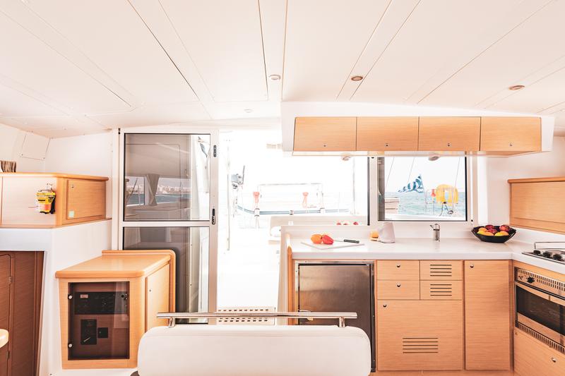 Book yachts online - catamaran - Lagoon 421 - Enjoy - rent