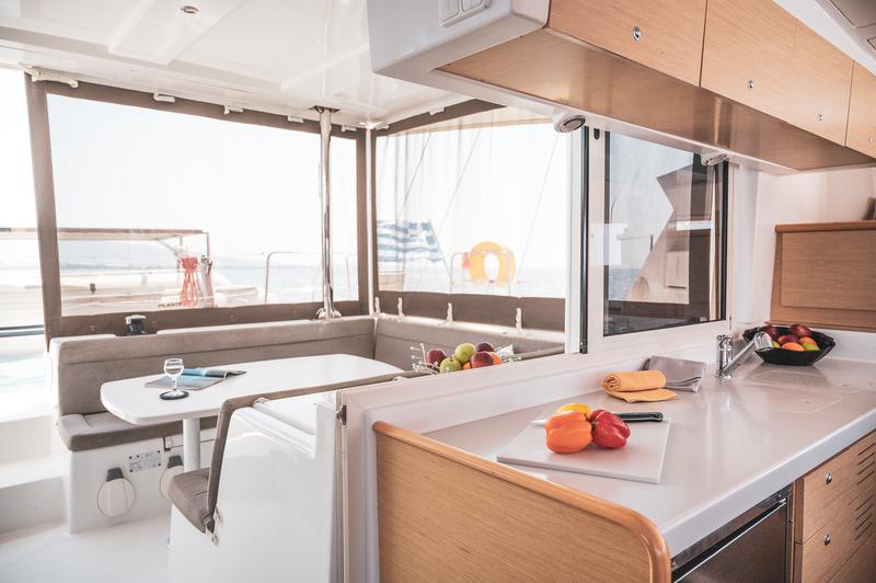 Book yachts online - catamaran - Lagoon 421 - Enjoy - rent