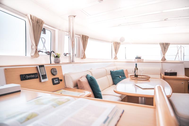 Book yachts online - catamaran - Lagoon 421 - Enjoy - rent