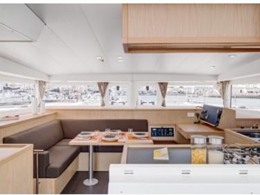 Book yachts online - catamaran - Lagoon 400 S2 - Mirfak - rent
