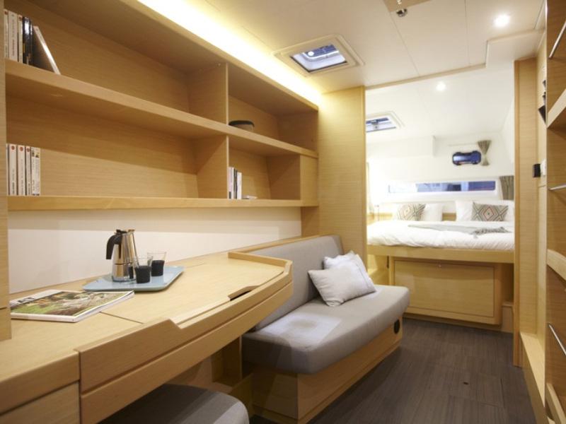 Book yachts online - catamaran - Lagoon 42 - Penny - rent