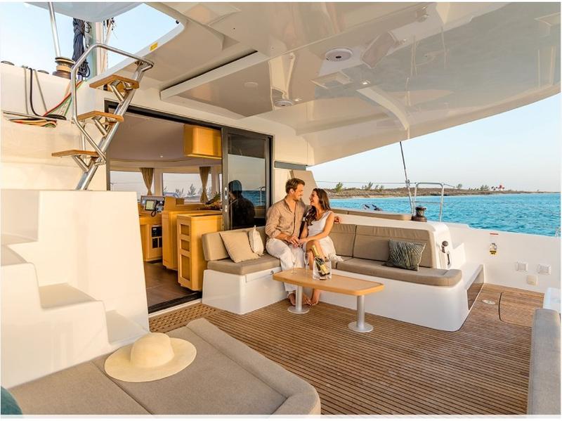 Book yachts online - catamaran - Lagoon 42 - Penny - rent