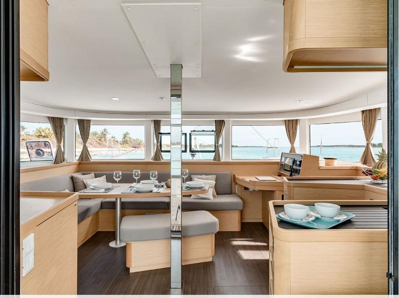 Book yachts online - catamaran - Lagoon 42 - Solaris - rent