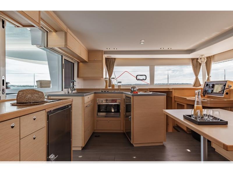 Book yachts online - catamaran - Lagoon 450  Flybridge - Harael - rent