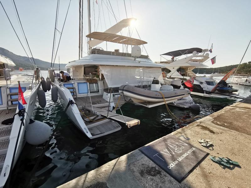 Book yachts online - catamaran - Lagoon 620 - TWIN - rent