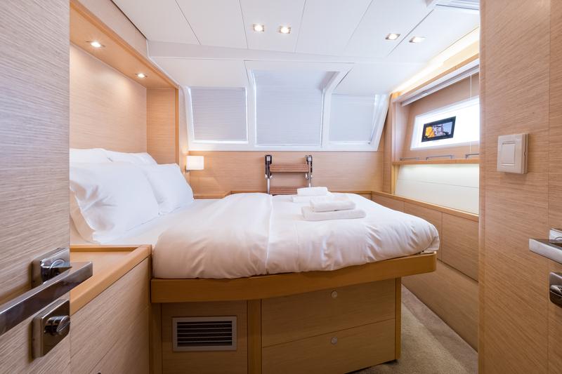 Book yachts online - catamaran - Lagoon 620 - TWIN - rent