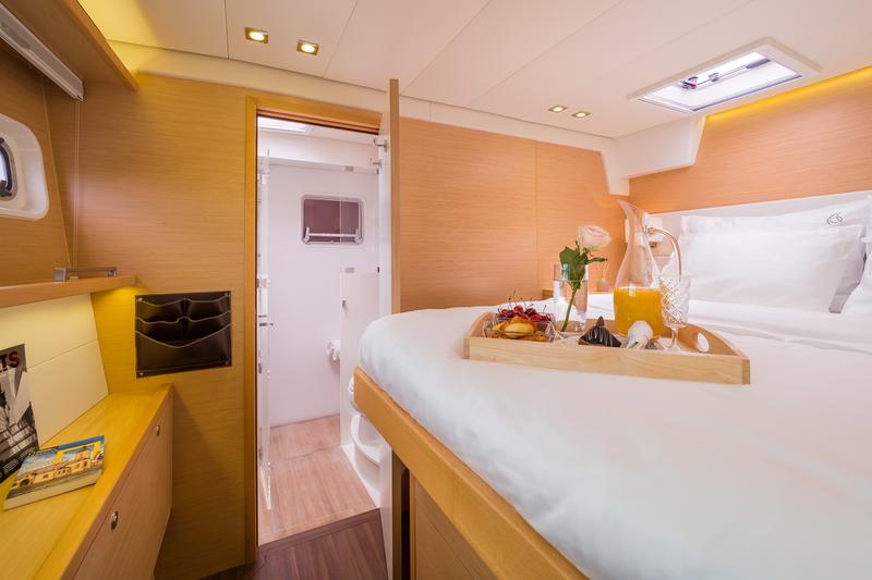 Book yachts online - catamaran - Lagoon 560 - ARCTIC QUEEN - rent