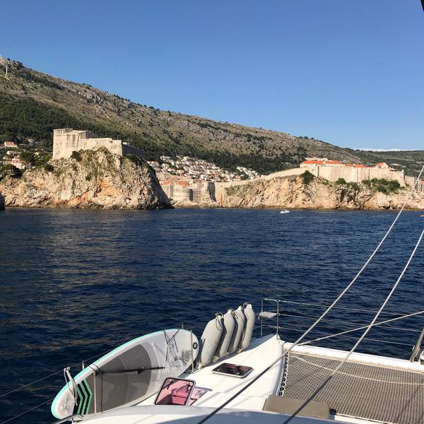 Book yachts online - catamaran - Lagoon 560 - ARCTIC QUEEN - rent