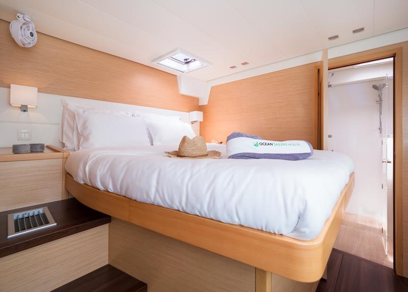 Book yachts online - catamaran - Lagoon 560 - ARCTIC QUEEN - rent