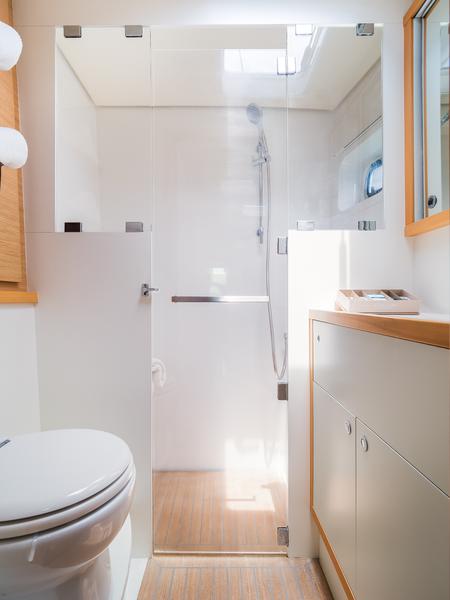 Book yachts online - catamaran - Lagoon 560 - ARCTIC QUEEN - rent