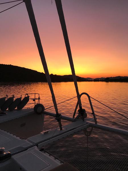 Book yachts online - catamaran - Lagoon 560 - ARCTIC QUEEN - rent