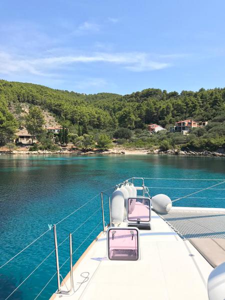 Book yachts online - catamaran - Lagoon 560 - ARCTIC QUEEN - rent