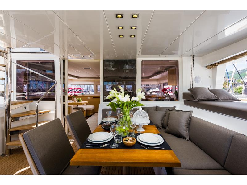 Book yachts online - catamaran - Lagoon 560 - ARCTIC QUEEN - rent