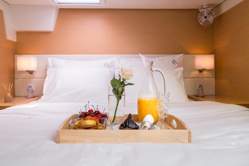 Book yachts online - catamaran - Lagoon 560 - ARCTIC QUEEN - rent