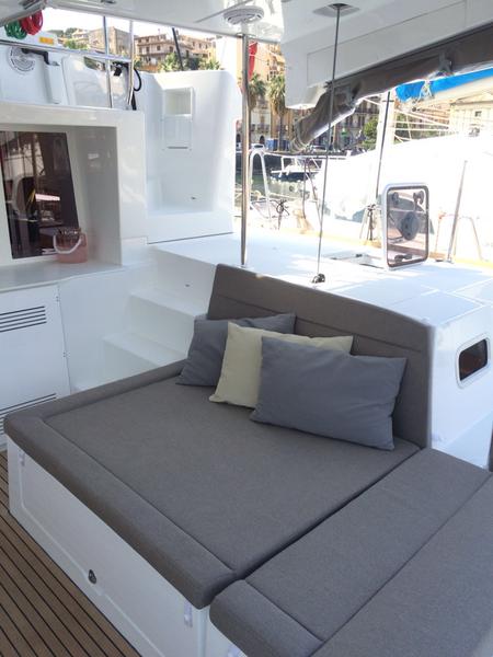 Book yachts online - catamaran - Lagoon 450F (A/C+WaterMaker+GEN) - Sunshine - rent