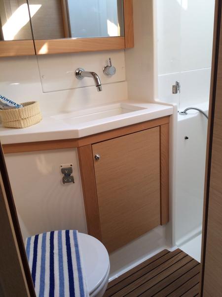 Book yachts online - catamaran - Lagoon 450F (A/C+WaterMaker+GEN) - Sunshine - rent