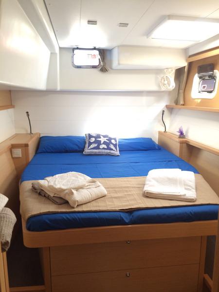 Book yachts online - catamaran - Lagoon 450F (A/C+WaterMaker+GEN) - Sunshine - rent