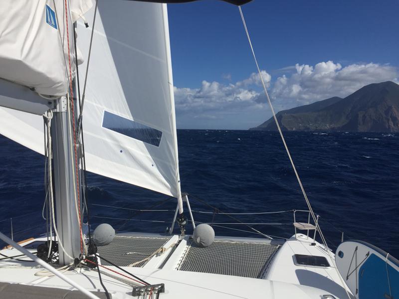 Book yachts online - catamaran - Lagoon 450F (A/C+WaterMaker+GEN) - Sunshine - rent