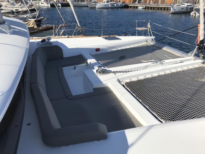 Book yachts online - catamaran - Lagoon 450F (A/C+WaterMaker+GEN) - Sunshine - rent