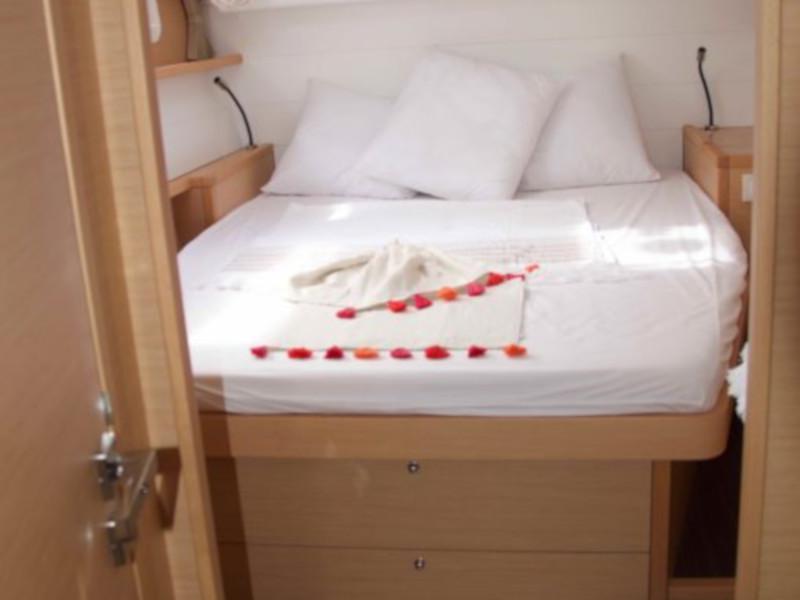 Book yachts online - catamaran - Lagoon 450  Flybridge - Grace - rent