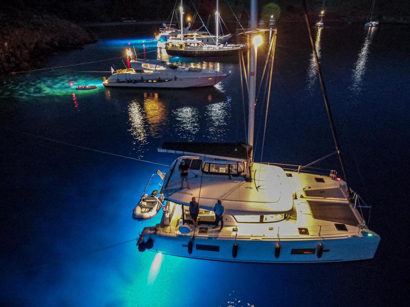 Book yachts online - catamaran - Lagoon 42 - Aurora - rent