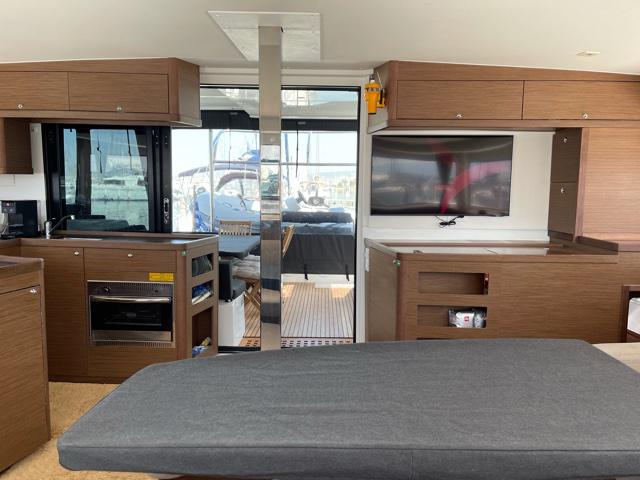 Book yachts online - catamaran - Lagoon 42 - Aurora - rent