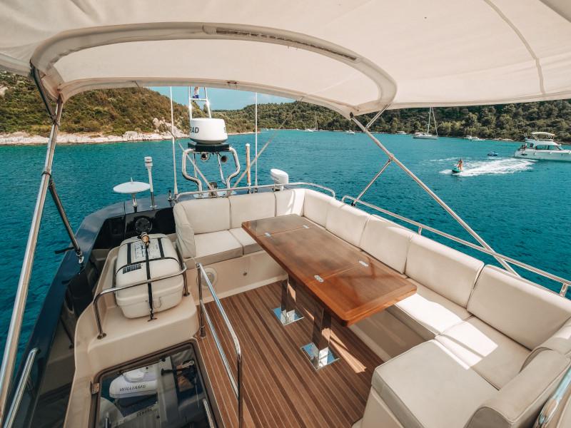 Book yachts online - motorboat - Monte Carlo 5 - Blizzard - rent