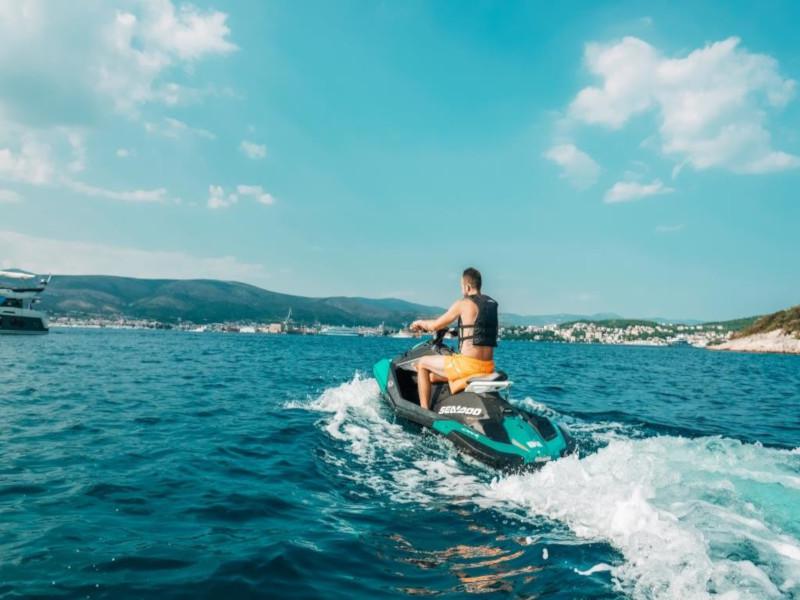 Book yachts online - motorboat - Monte Carlo 5 - Blizzard - rent