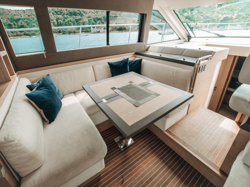 Book yachts online - motorboat - Monte Carlo 5 - Blizzard - rent