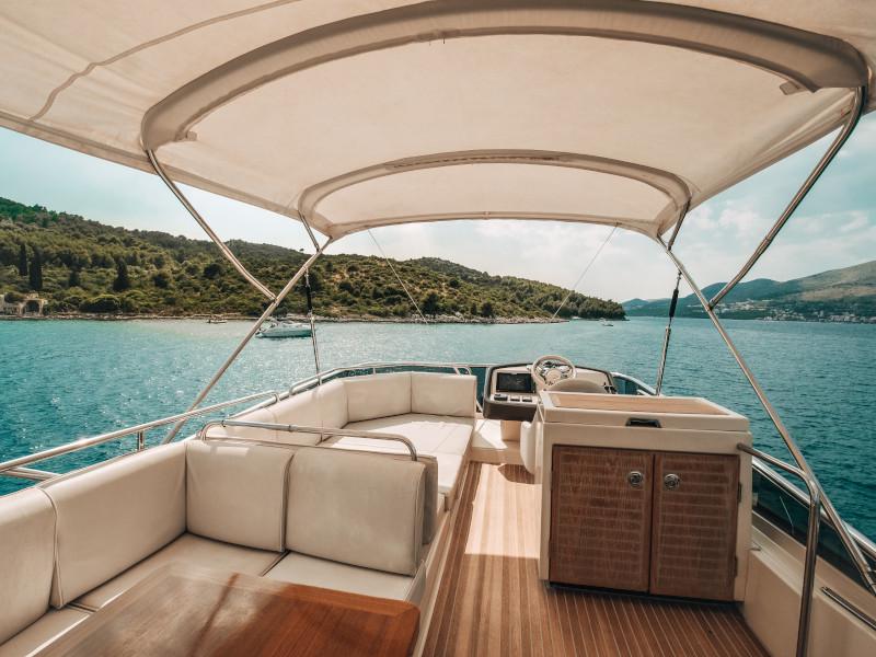 Book yachts online - motorboat - Monte Carlo 5 - Blizzard - rent