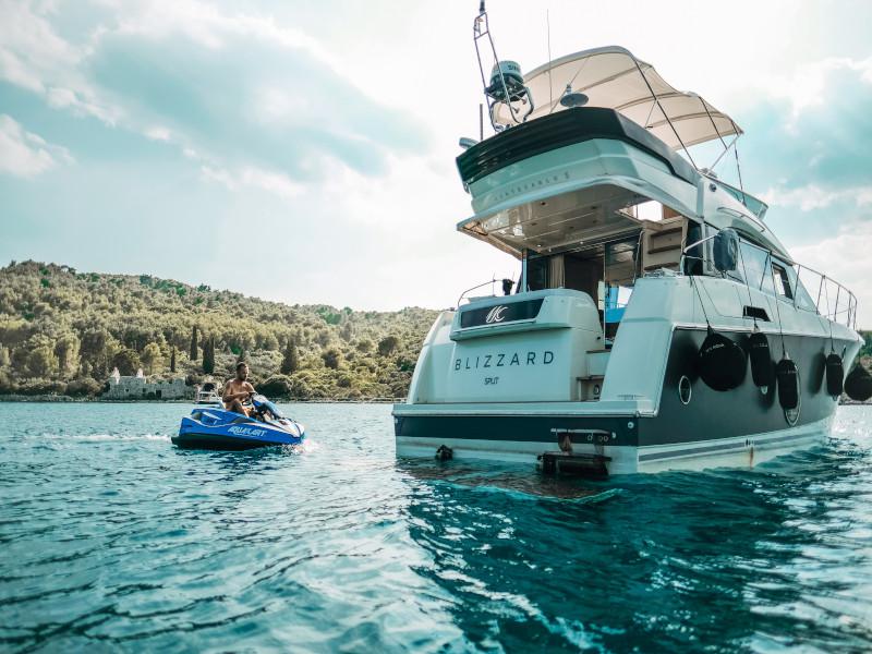 Book yachts online - motorboat - Monte Carlo 5 - Blizzard - rent