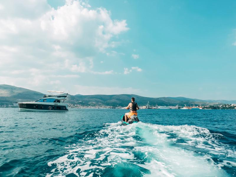 Book yachts online - motorboat - Monte Carlo 5 - Blizzard - rent