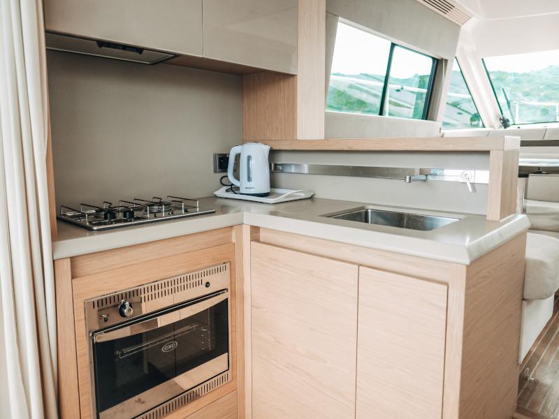 Book yachts online - motorboat - Monte Carlo 5 - Blizzard - rent