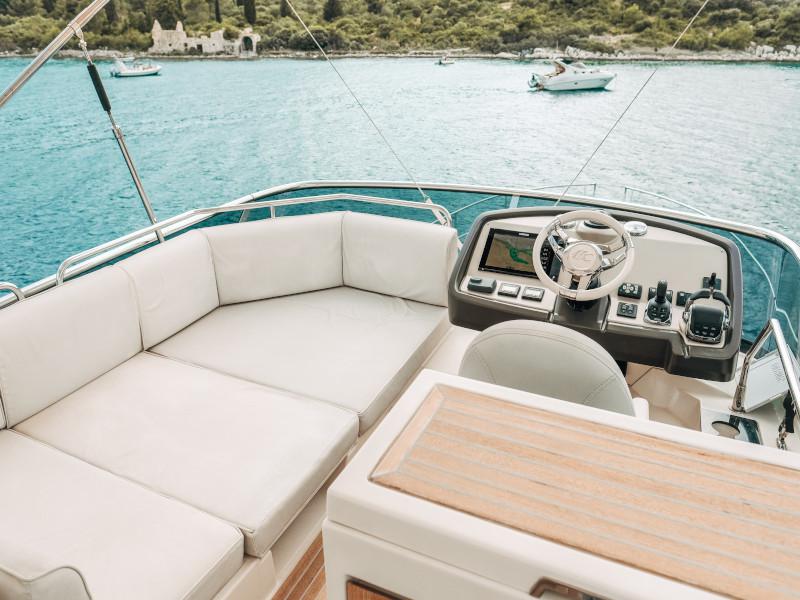 Book yachts online - motorboat - Monte Carlo 5 - Blizzard - rent