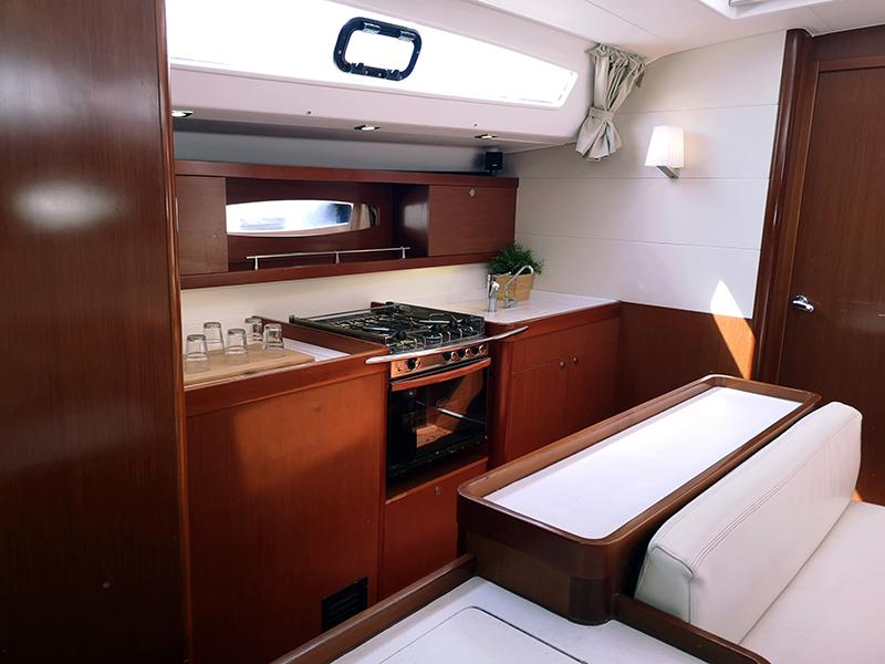 Book yachts online - sailboat - Oceanis 50 - Thano (A/C - Generator - 12 pax) - rent