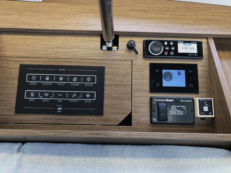 Book yachts online - sailboat - Oceanis 51.1 - Salt Water (A/C - Generator - Inverter - 12 pax) - rent