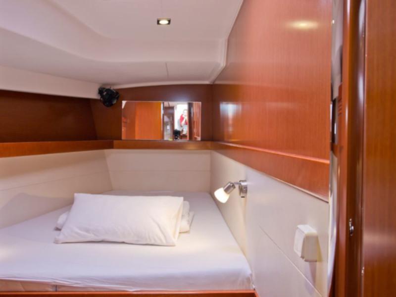 Book yachts online - sailboat - Oceanis 50 Family- 4+1 cab. - Vittoria - rent