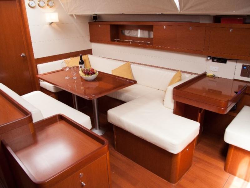 Book yachts online - sailboat - Oceanis 50 Family- 4+1 cab. - Vittoria - rent