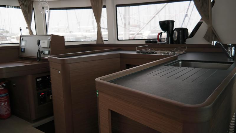 Book yachts online - catamaran - Lagoon 42 - Barchetta III - rent