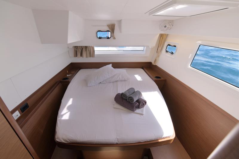 Book yachts online - catamaran - Lagoon 42 - Barchetta III - rent