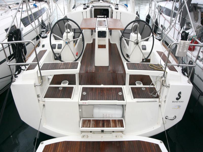 Book yachts online - sailboat - Oceanis 38 - Olli - rent