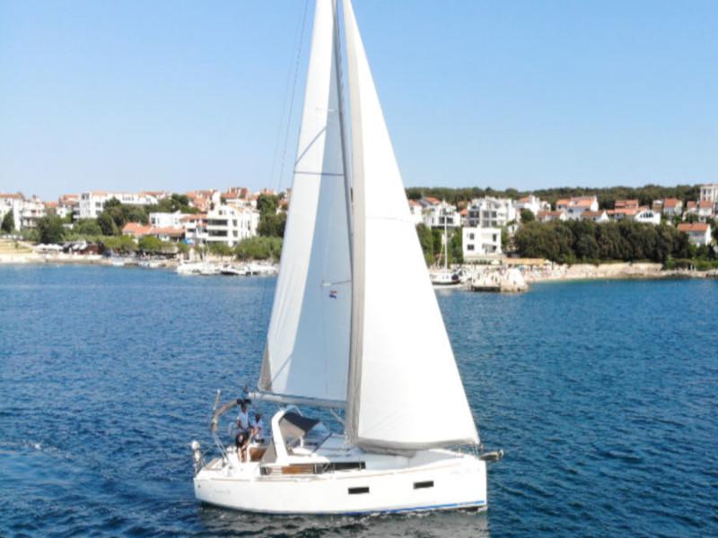 Book yachts online - sailboat - Oceanis 38 - Olli - rent