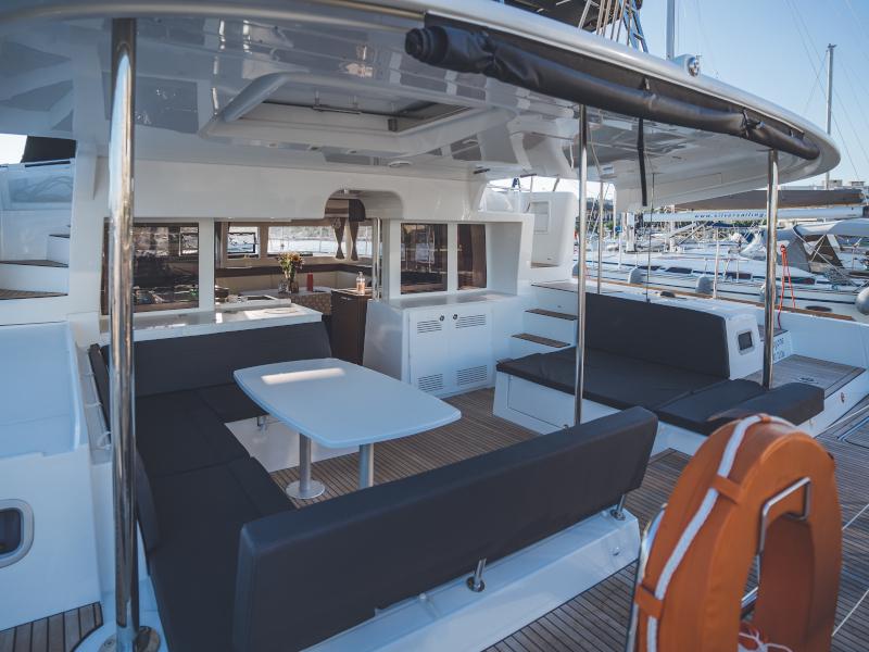 Book yachts online - catamaran - Lagoon 450  Flybridge - Alkyone - rent