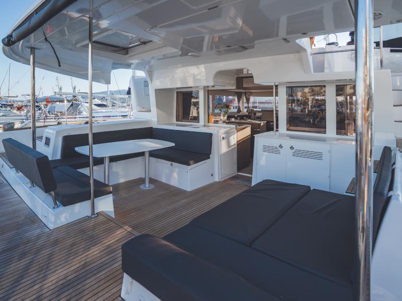 Book yachts online - catamaran - Lagoon 450  Flybridge - Alkyone - rent