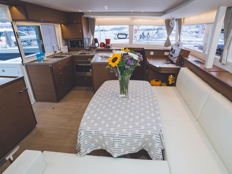 Book yachts online - catamaran - Lagoon 450  Flybridge - Alkyone - rent