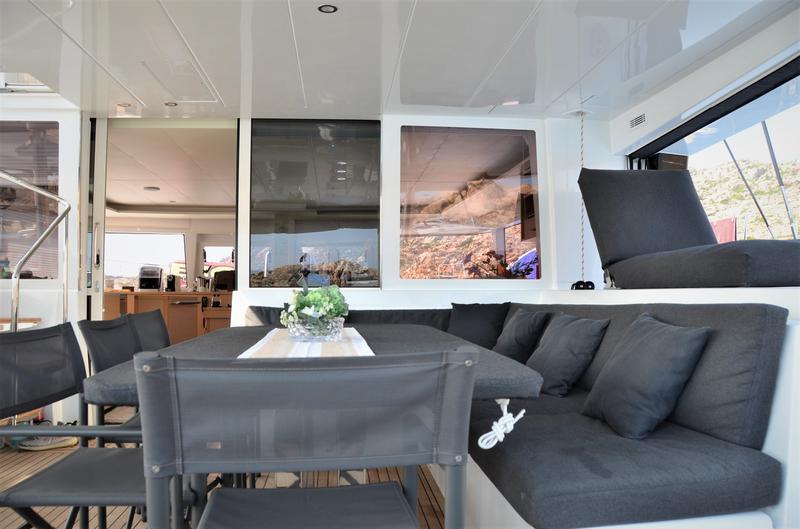 Book yachts online - catamaran - Lagoon 560 S2 - Taipan - rent