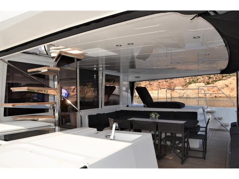 Book yachts online - catamaran - Lagoon 560 S2 - Taipan - rent