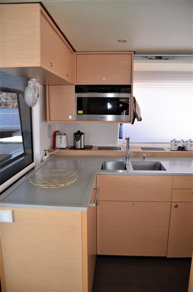 Book yachts online - catamaran - Lagoon 560 S2 - Taipan - rent