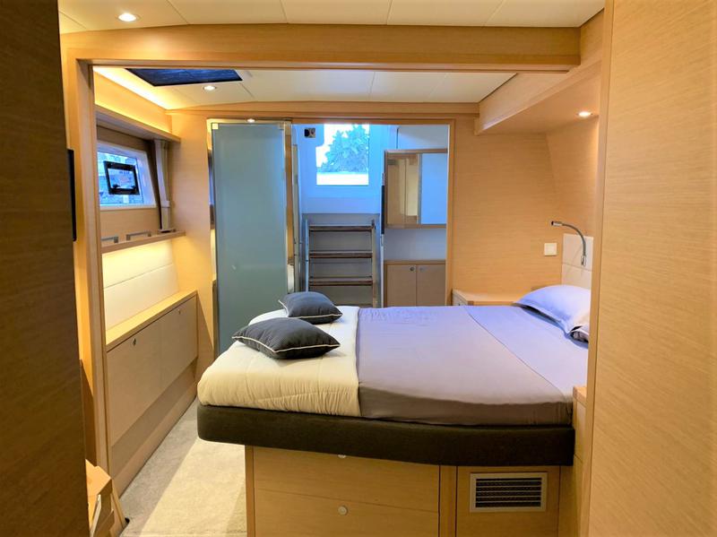 Book yachts online - catamaran - Lagoon 560 S2 - Taipan - rent