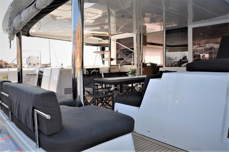 Book yachts online - catamaran - Lagoon 560 S2 - Taipan - rent